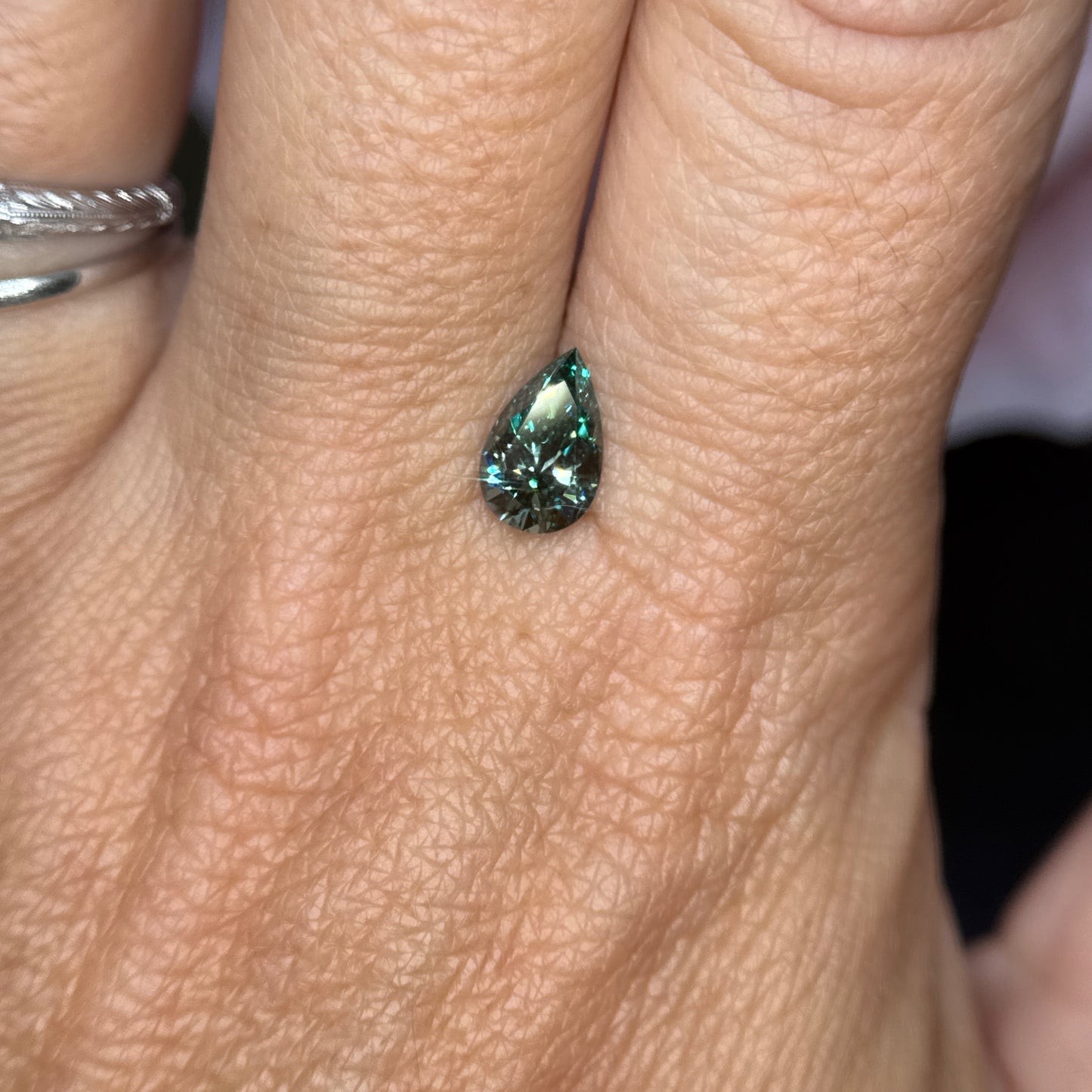 Fancy Vivid Green Pear LG Diamond