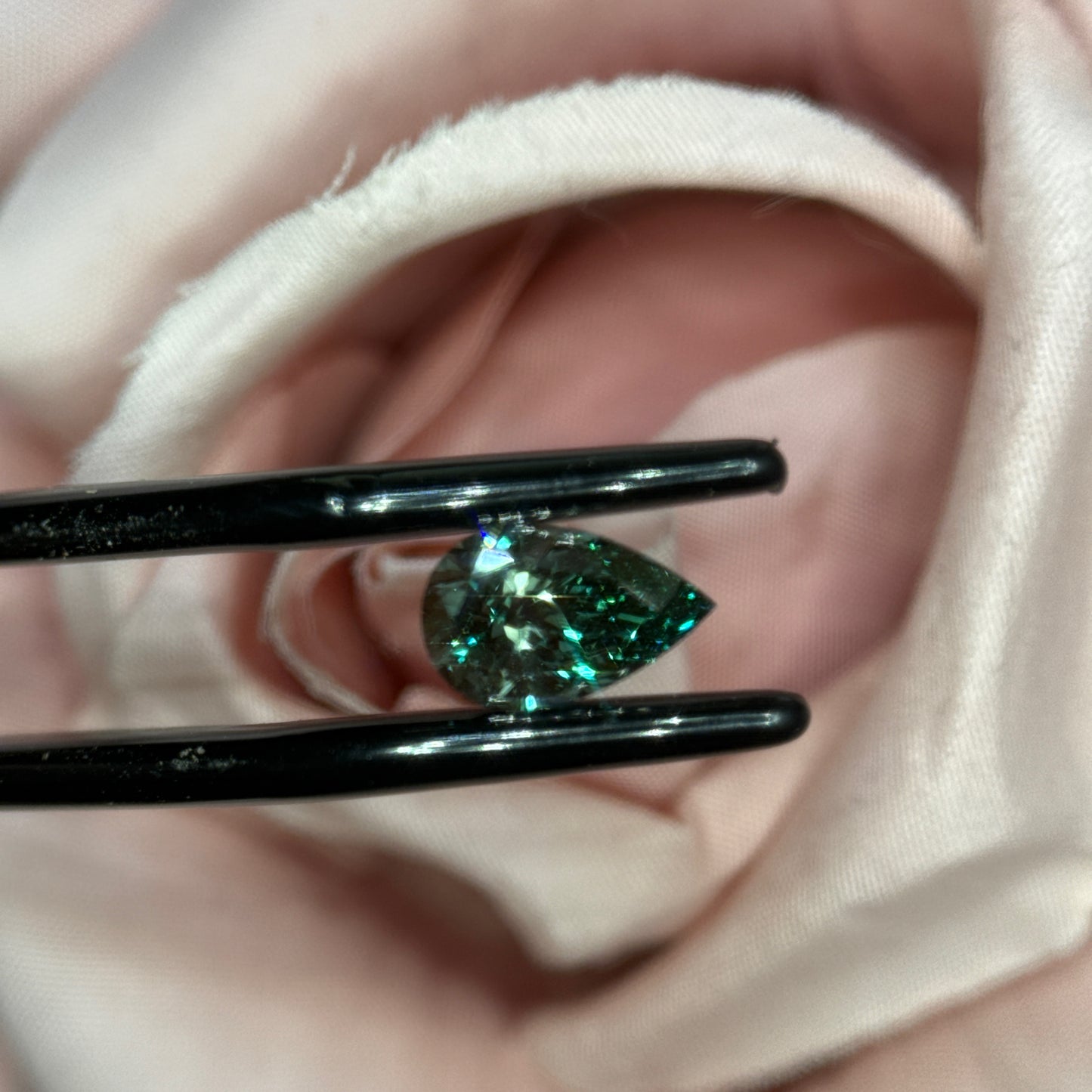 Fancy Vivid Green Pear LG Diamond